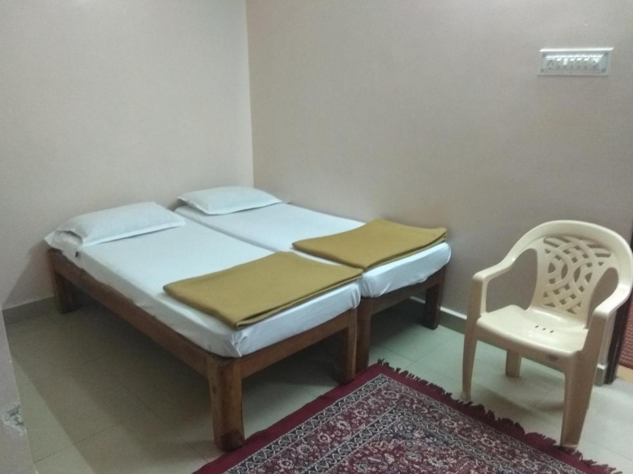 Apoorva Residency Hotel Бангалор Екстериор снимка