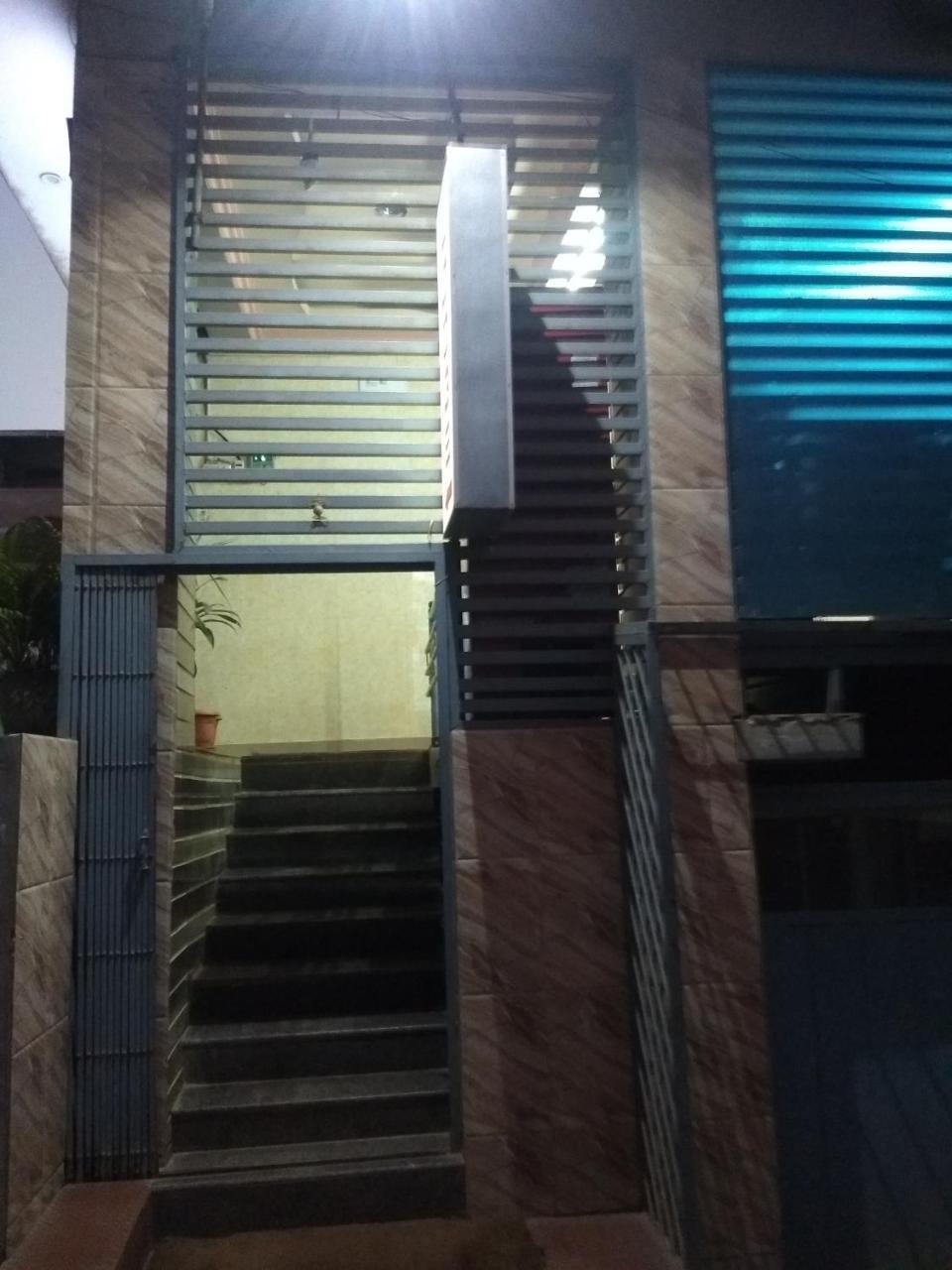 Apoorva Residency Hotel Бангалор Екстериор снимка