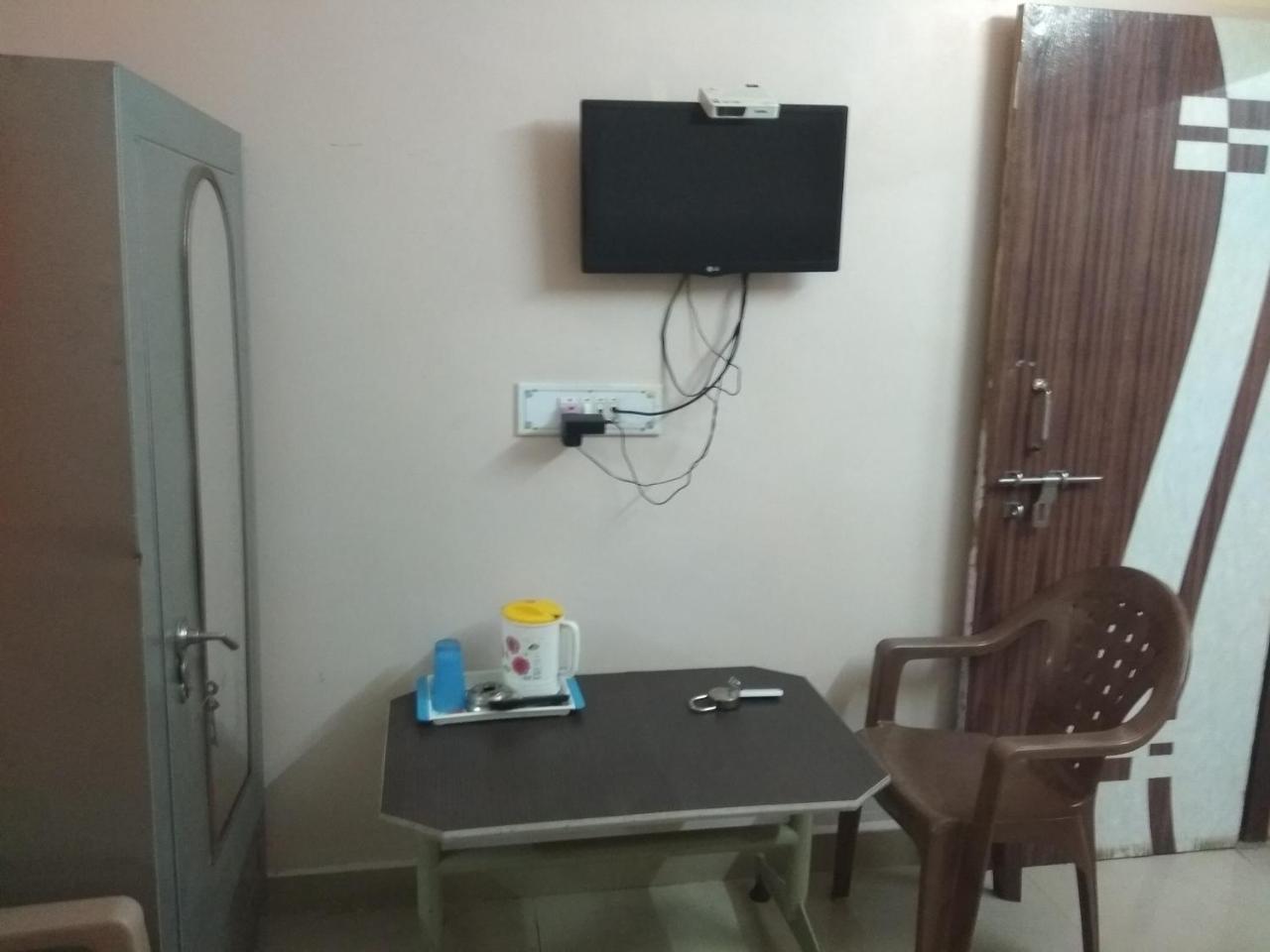 Apoorva Residency Hotel Бангалор Екстериор снимка