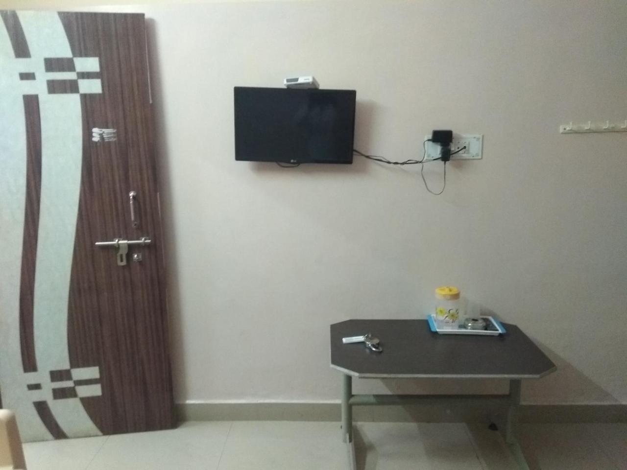 Apoorva Residency Hotel Бангалор Екстериор снимка