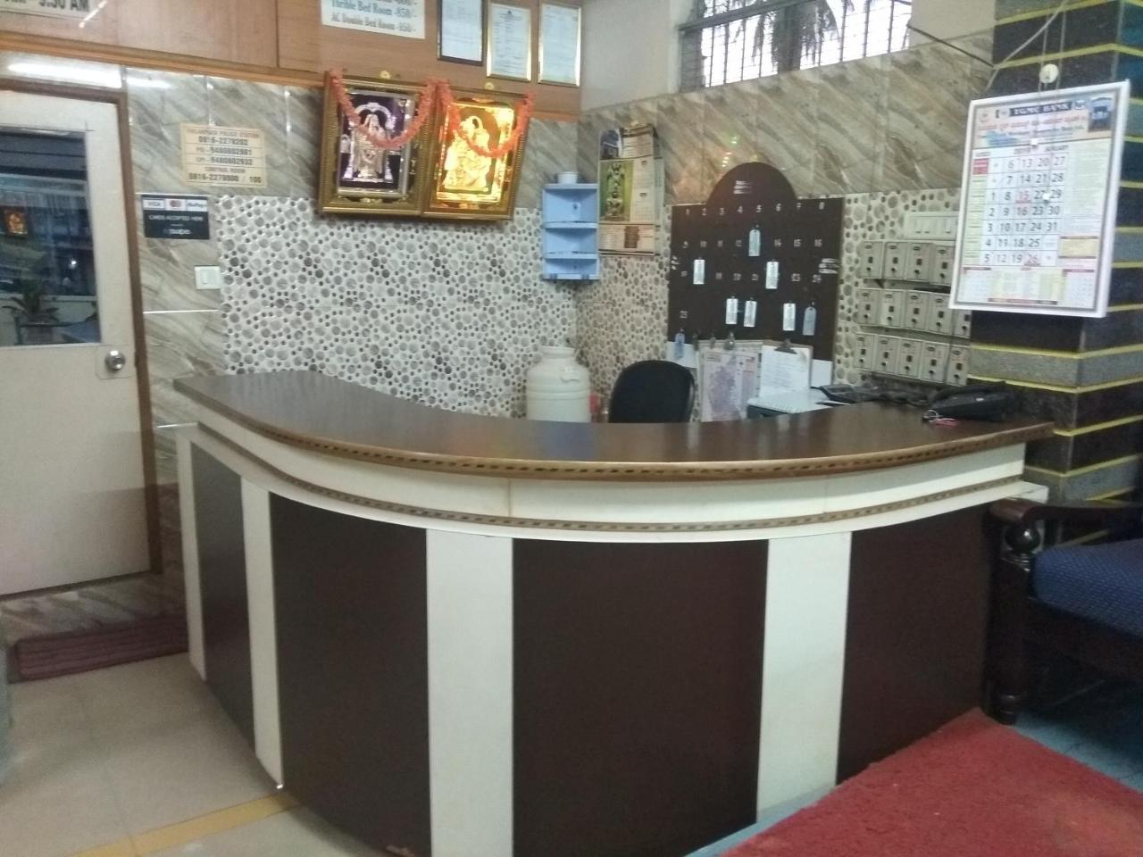 Apoorva Residency Hotel Бангалор Екстериор снимка