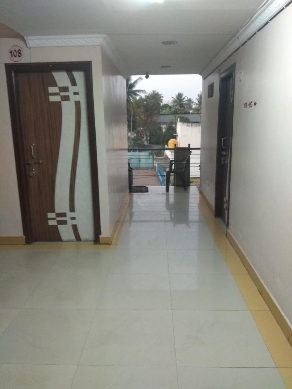 Apoorva Residency Hotel Бангалор Екстериор снимка