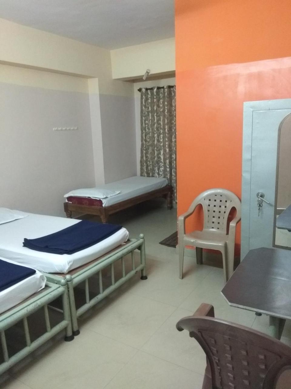 Apoorva Residency Hotel Бангалор Екстериор снимка