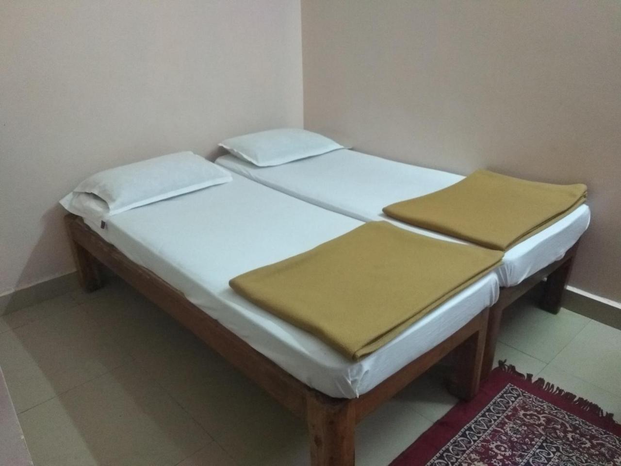 Apoorva Residency Hotel Бангалор Екстериор снимка