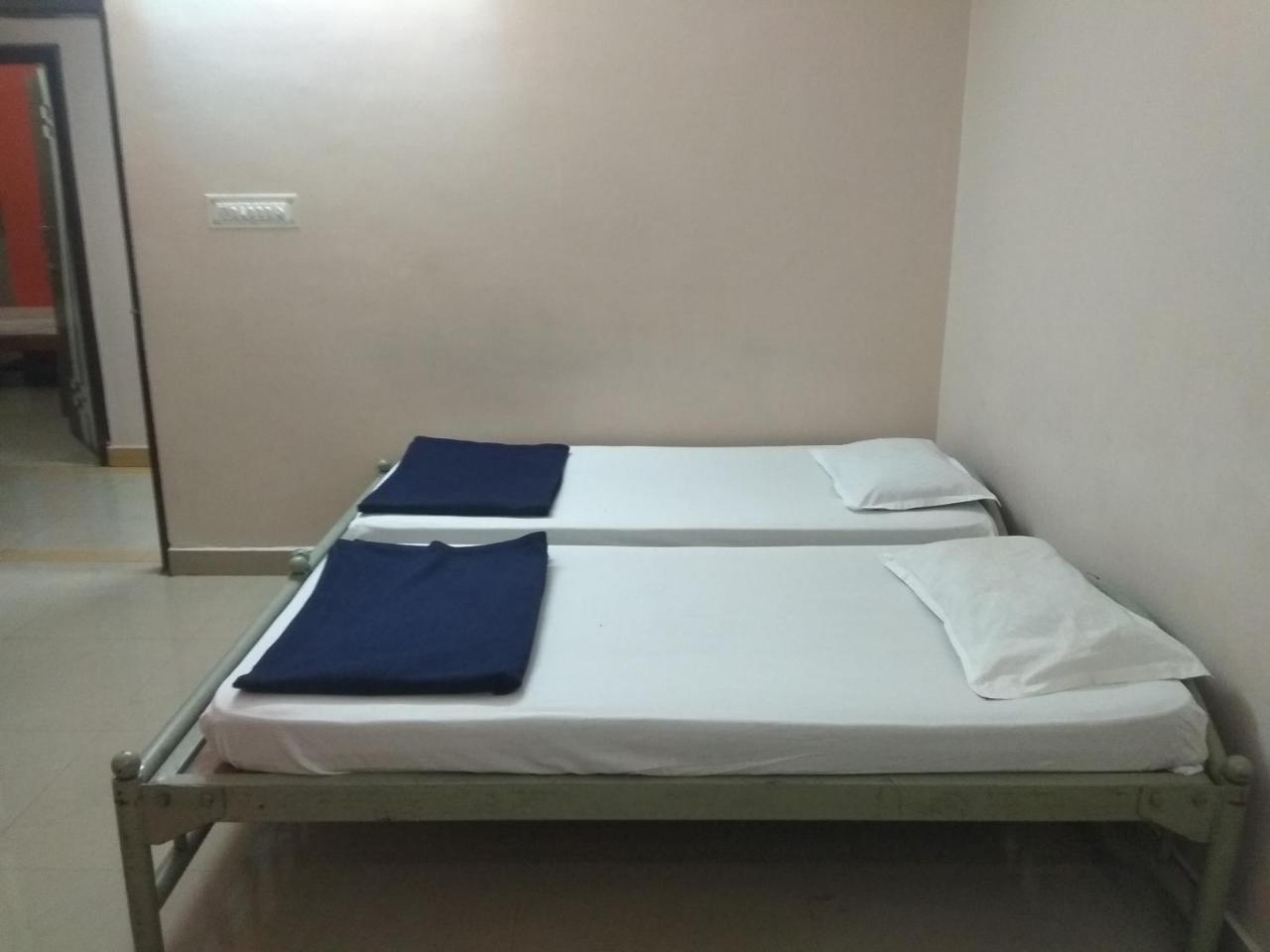Apoorva Residency Hotel Бангалор Екстериор снимка