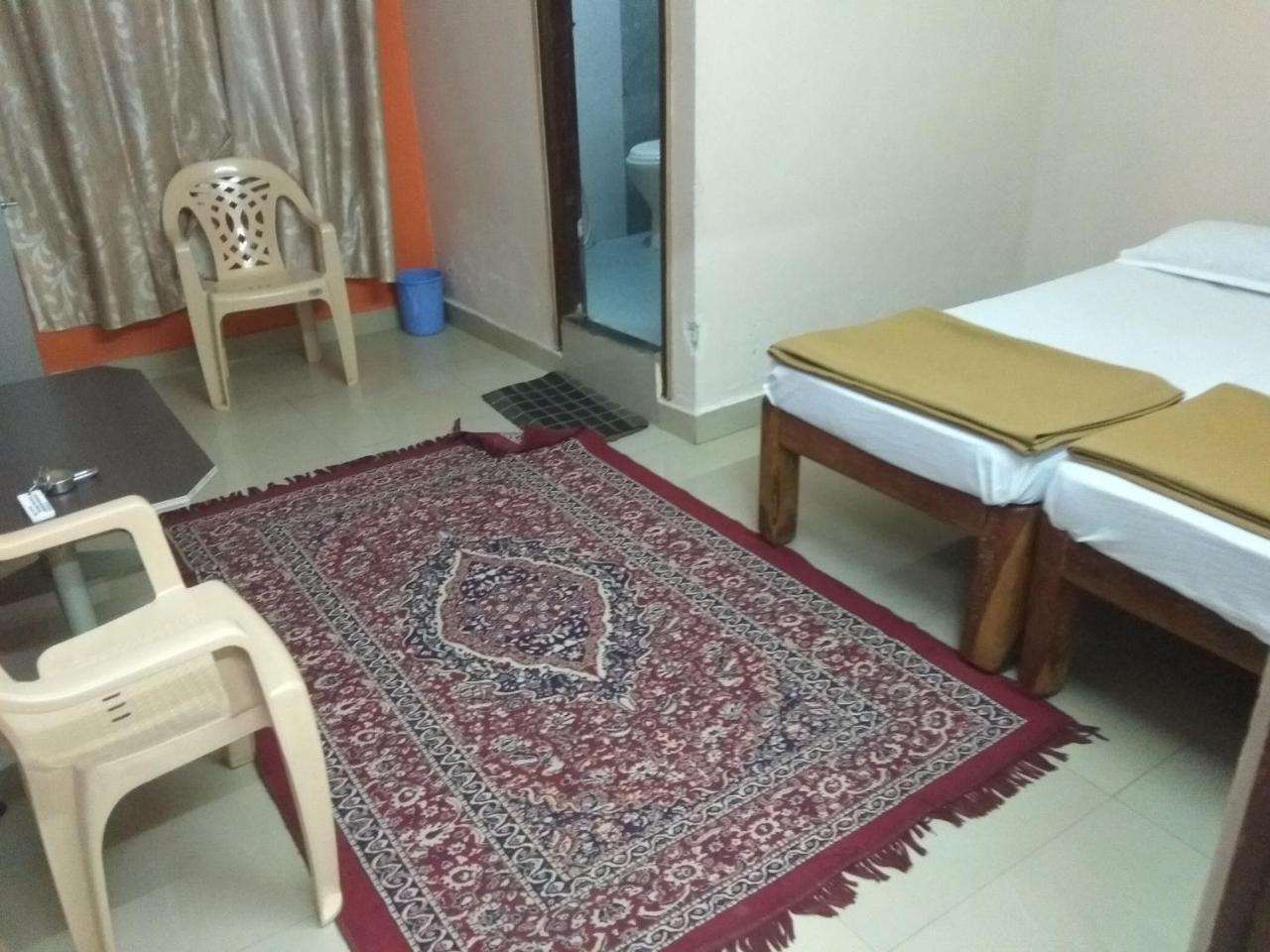 Apoorva Residency Hotel Бангалор Екстериор снимка